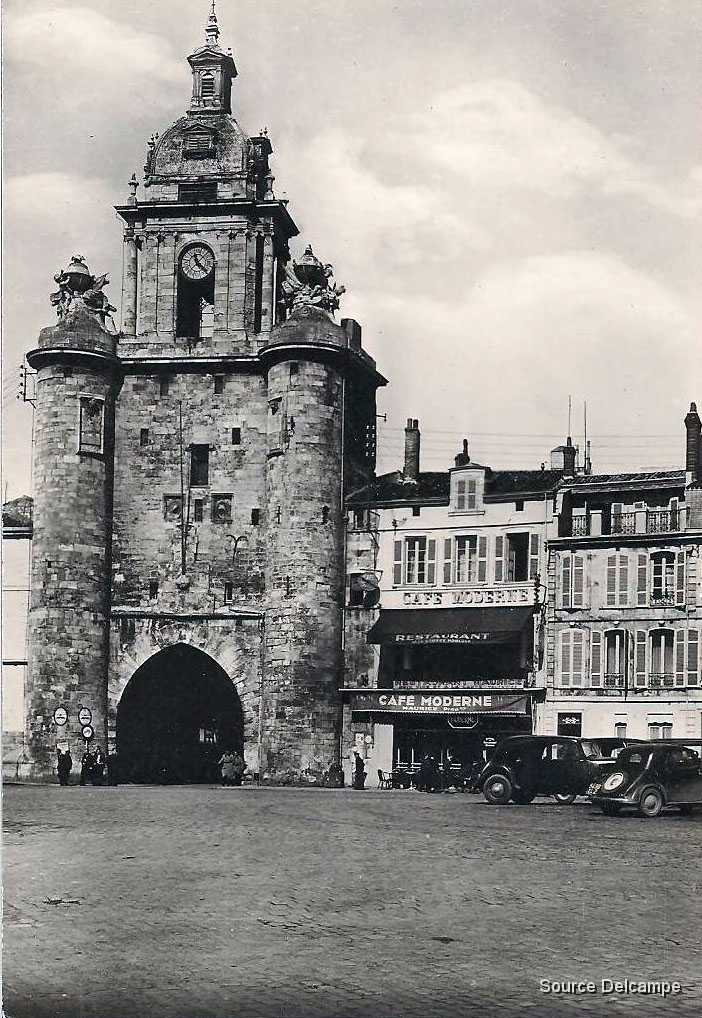 17 La Rochelle La Tour de la Grosse Horloge.jpg